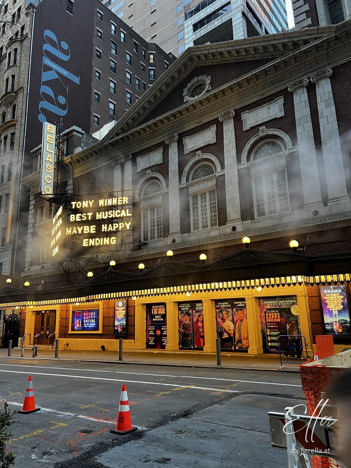 Beleuchtetes Theater am Broadway in New York
