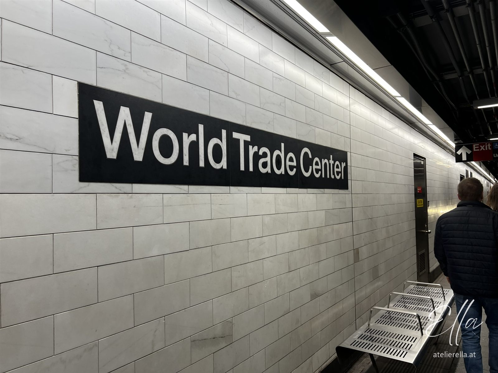 Subway-Station World Trade Center mit Schriftzug an der Wand