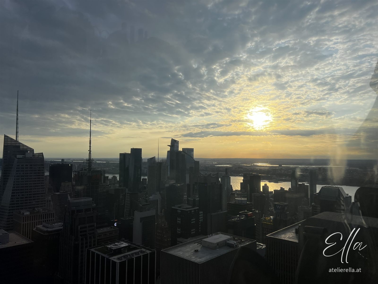 Sonnenuntergang über New York von oben