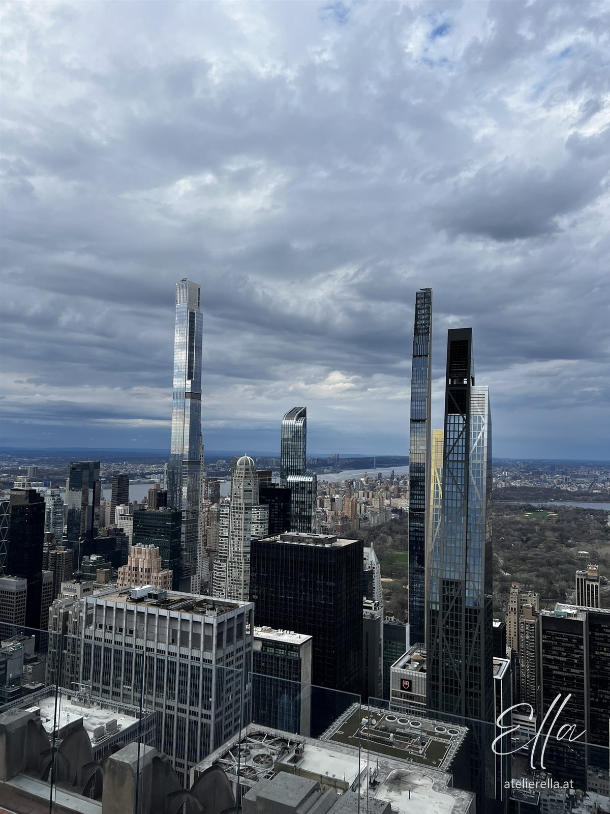 Blick von oben auf die Wolkenkratzer von Manhattan
